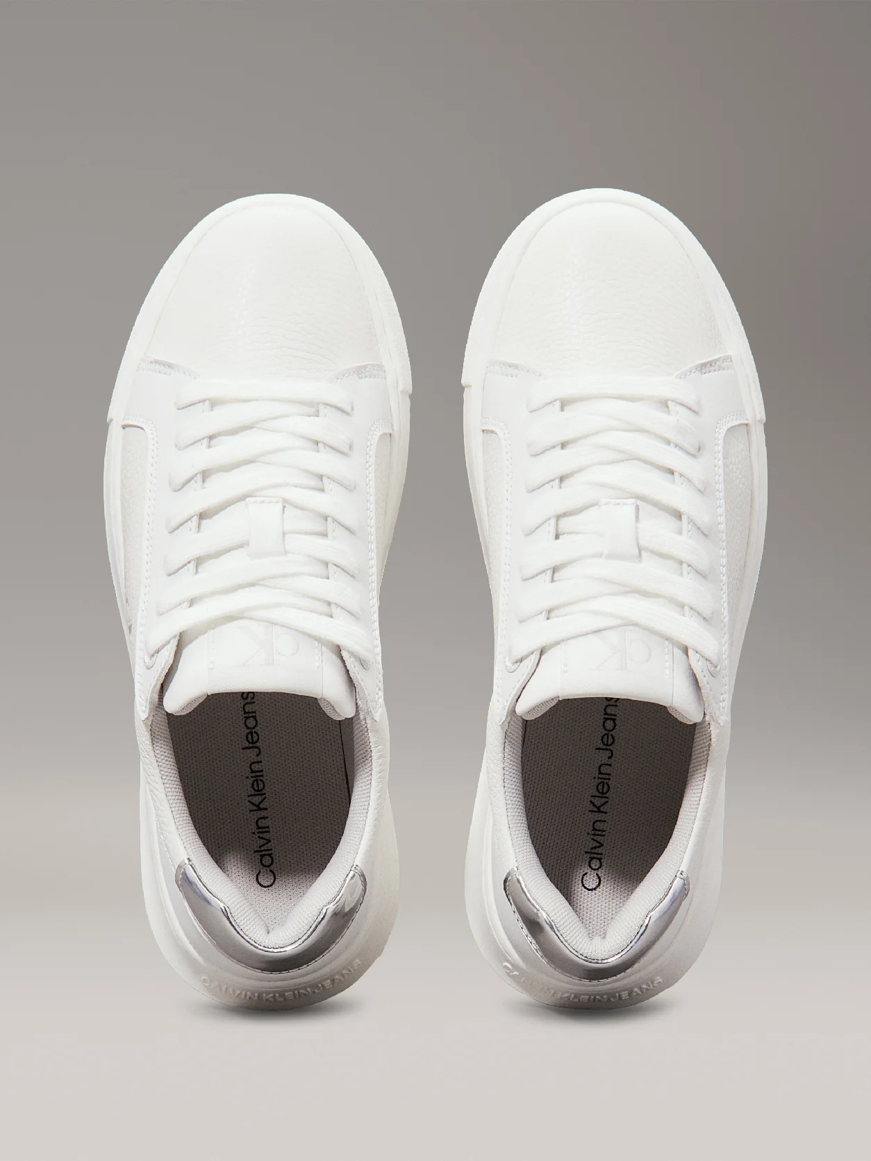 Bright White/Silver حذاء رياضي من الجلد