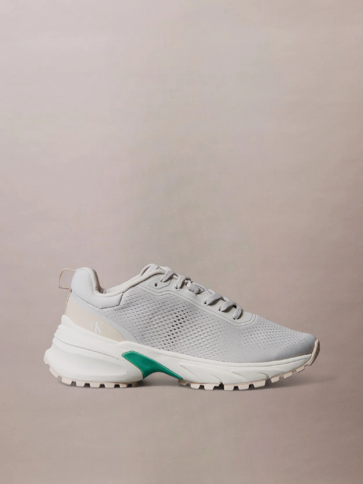 Oyster Mushroom/Formal Grey/Trooper حذاء رياضي من قماش شبكي