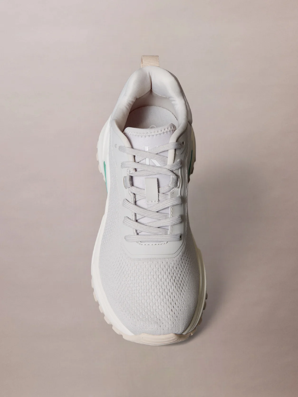 Oyster Mushroom/Formal Grey/Trooper حذاء رياضي من قماش شبكي