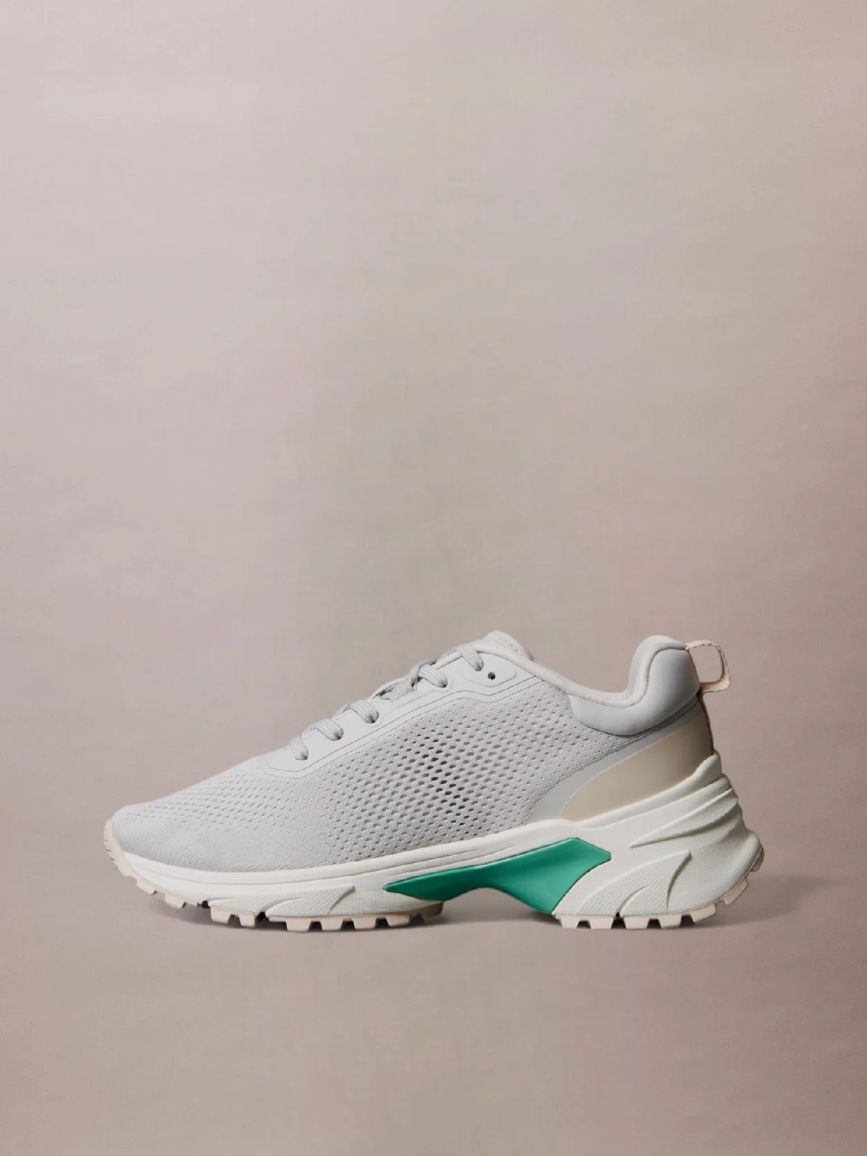 Oyster Mushroom/Formal Grey/Trooper حذاء رياضي من قماش شبكي